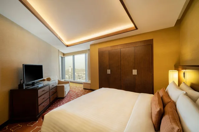 غرفة تنفيذية بسرير كينج بغرفة نوم واحدة بإطلالة للمدخنين، فندق جبل عمر ماريوت مكة(Jabal Omar Marriott Hotel Makkah) 1/9