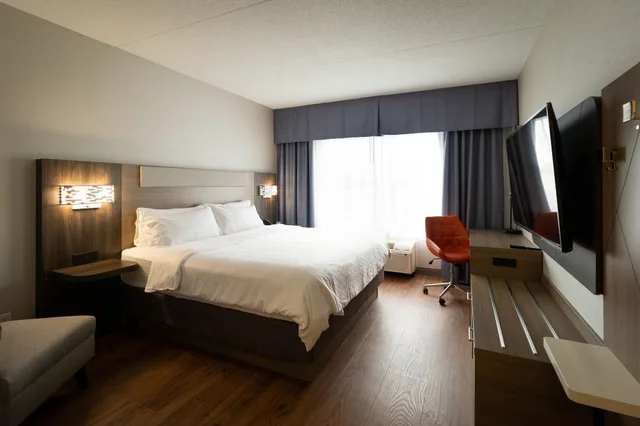 جناح بسرير كينج بمنطقة جلوس، Holiday Inn Express Hotel Suites Kingston 3/8