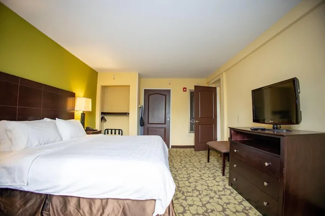غرفة بسرير كينج لذوي الإعاقة، Hotel Gurnee 1/6