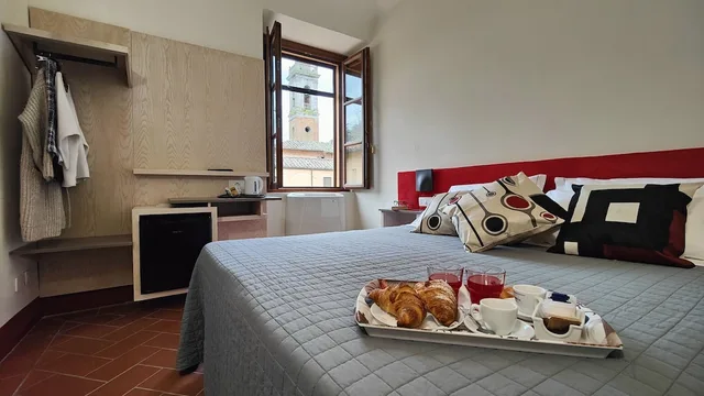 Superior, Queen Bed, Garden View, Chiostro Delle Monache - Hostel Volterra 1/4