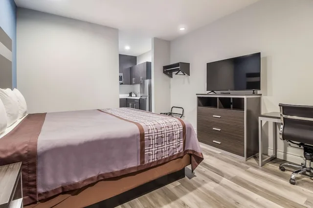غرفة قياسية بسرير كينج، Studio6 Deer Park, TX 1/10