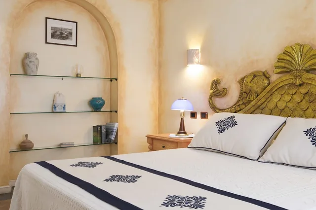 جناح بشرفة، Poseidonia Hotel 1/5