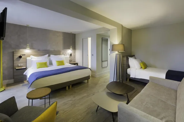 Family, Multiple Beds، Best Western La Porte Des Chateaux 3/8