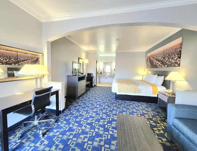 غرفة قياسية بسرير كينج للمدخنين، Days Inn By Wyndham Robstown 7/10