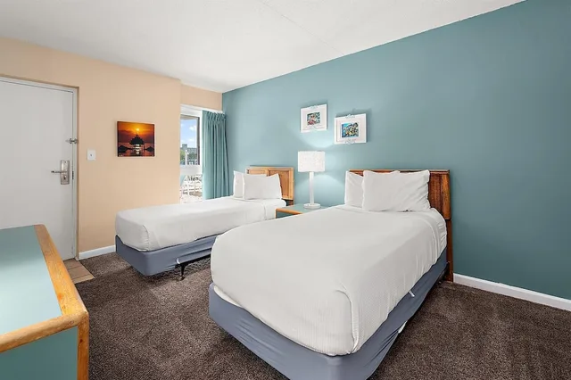 2 Bedrooms, Condo, Premier, Twin Beds, Queen Bed, Bay View, Sofa, Patio، Bay Club Resort 4/10