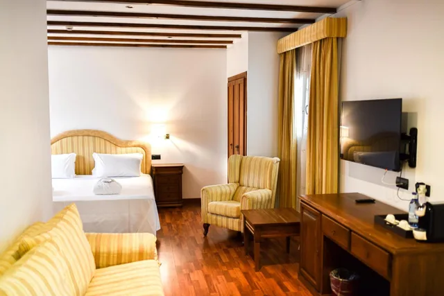 Quadruple Room (2+2), The Place Bodega Real 5/10