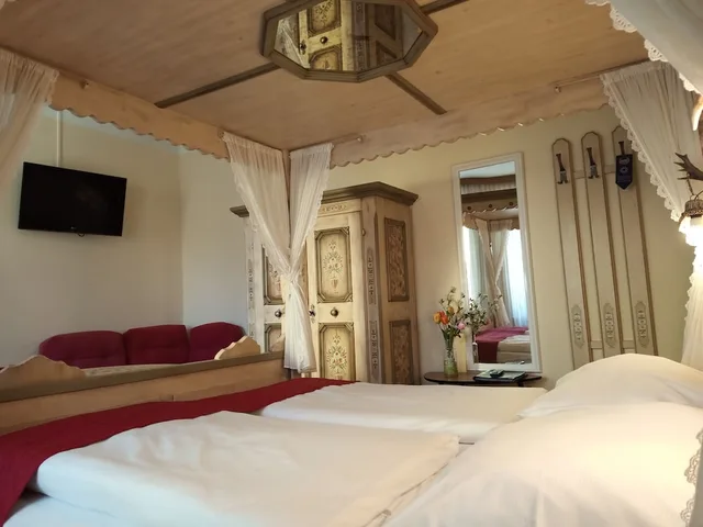 غرفة رباعية بسرير مزدوج وسريرين منفصلين، Adlerhof 3/10