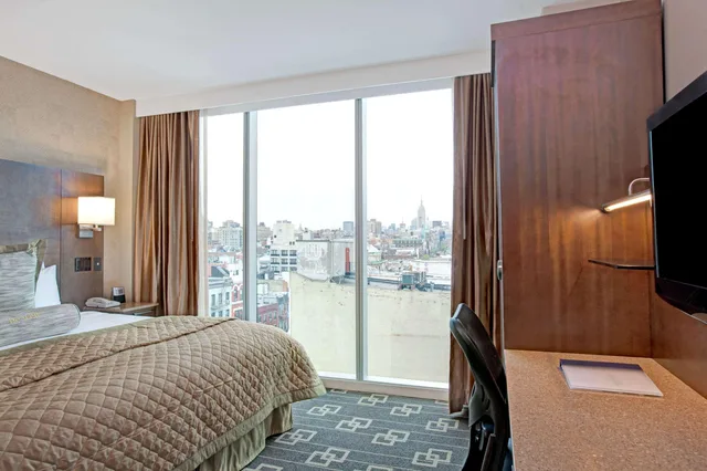غرفة ديلوكس بسرير مزدوج، Wyndham Garden Chinatown Hotel 2/2