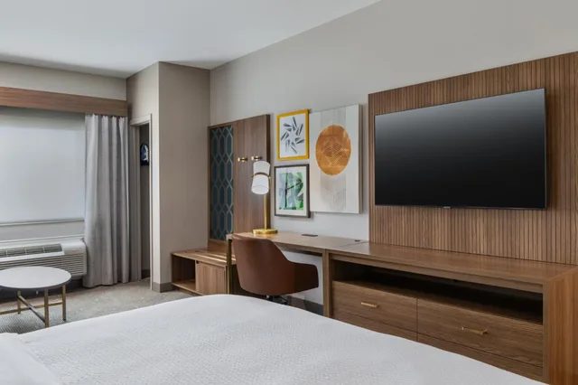 غرفة بسرير كينج مع أريكة لذوي الإعاقة، Galveston Inn Suites Hotel 2/4