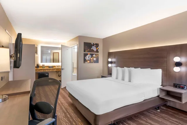 غرفة بسرير كينج بإطلالة لذوي الإعاقة، Best Western Plus Stovall's Inn 2/4