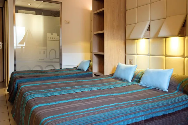 غرفة ثلاثية، INTERHOTEL ESPACE CITE 9/10