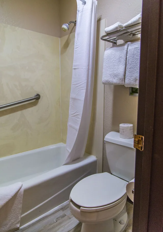 Room, 2 Queen Beds, Mountain View Lodge 3/4