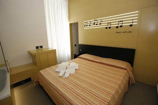 1 Bedroom, Comfort, Courtyard View, Bathtub, Relais Piazza del Plebiscito 5/10