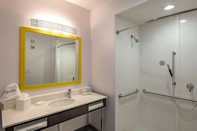 غرفة لذوي الإعاقة، Hampton Inn And Suites Dallas/Plano Central 3/5