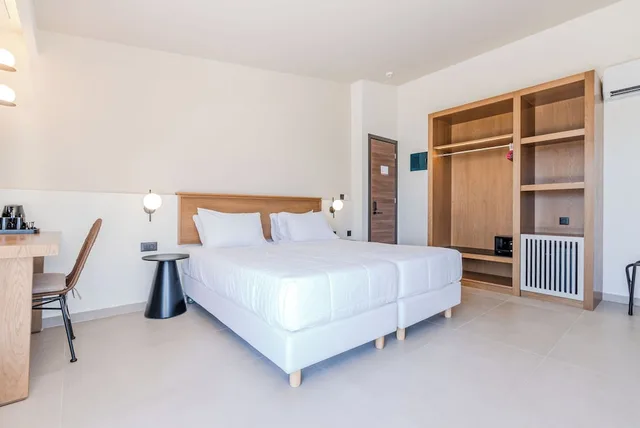 جناح بريميوم بأربعة أسرّة بإطلالة على البحر بغرفتي نوم مع أريكة، Iolida Corfu Resort & Spa by Smile Hotels 5/10