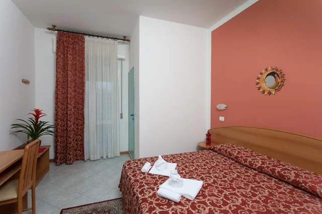 غرفة بسرير مزدوج أو سريرين منفصلين بشرفة، Hotel Bahama 1/10
