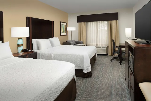 غرفة بسريرين كوين بحوض استحمام، Hampton Inn Suites Alpharetta Ga 1/2