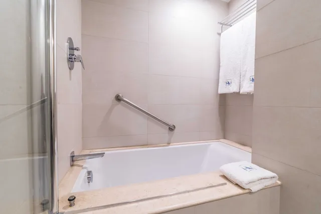 غرفة ثلاثية بسريرين مزدوجين، Eurostars Zona Rosa Suites 7/7