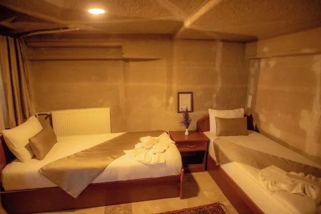 غرفة ديلوكس رباعية بسرير مزدوج وسريرين منفصلين، Guven Cave Hotel 1/4