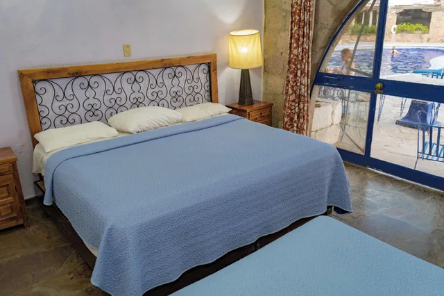 Marilyn Monroe, Triple، De La Borda Hotel 9/10