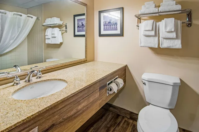 غرفة قياسية بسريرين كوين، Quality Inn and Suites Virginia MN 3/3