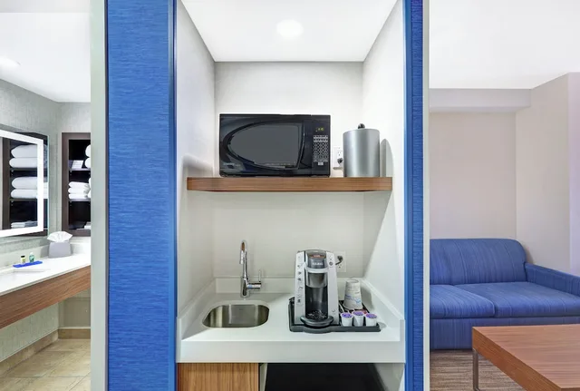 Suite, King Bed, Jetted Tub, Holiday Inn Express Hotel Suites Woodstock South 4/4