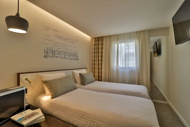 غرفة قياسية بسريرين منفصلين، Hotel du Pin Nice Port 1/4
