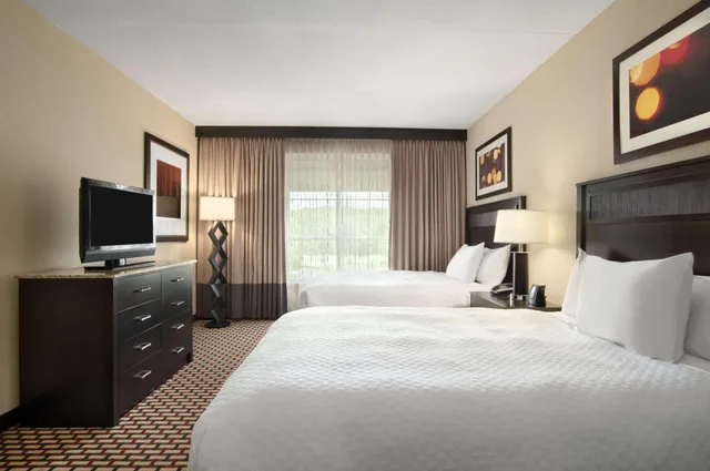 جناح بريميوم بسريرين كوين بغرفتين، Embassy Suites by Hilton Jackson North Ridgeland 1/3