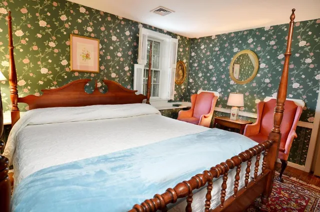 Anthony, Superior, King Bed, Street View, Private Bathroom، Duling Kurtz House and Country In 2/3