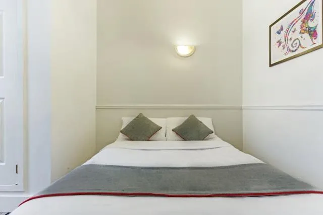 غرفة قياسية مفردة بحمام مشترك، Enrico Hotel 1/1