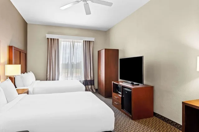 جناح بسريرين كوين مع أريكة، Comfort Inn and Suites Grenada 1/10