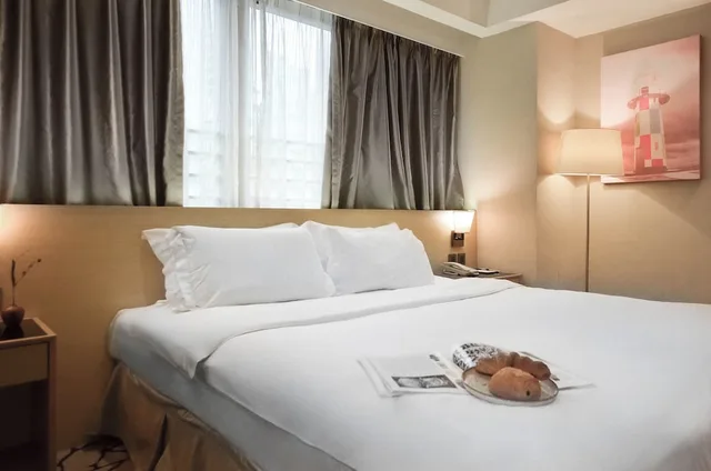 Deluxe, Queen Bed, City View, Eco Tree Hotel 7/10