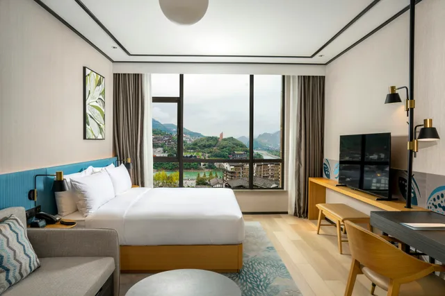 غرفة بسرير كينج بإطلالة على النهر، Hilton Garden Inn Guizhou Maotai Town 2/3