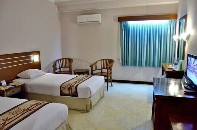 غرفة سوبيريور بسريرين منفصلين، Bahari Inn Tegal 1/2
