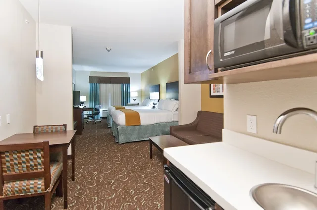 جناح بسريرين كوين بغرفة نوم واحدة لذوي الإعاقة، Holiday Inn Express Suites San Antonio Se By At T Center 3/3