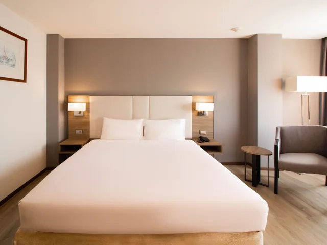 Deluxe, Twin Beds, Fortune Saeng Chan Beach Rayong 3/6
