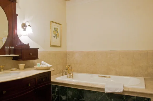 غرفة كلاسيكية بسريرين منفصلين، Majapahit Hotel Surabaya - MGallery Collection 7/7