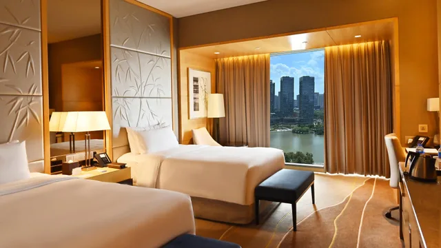 غرفة بريميوم بسريرين مزدوجين بإطلالة على النهر، Intercontinental Ningbo 3/6