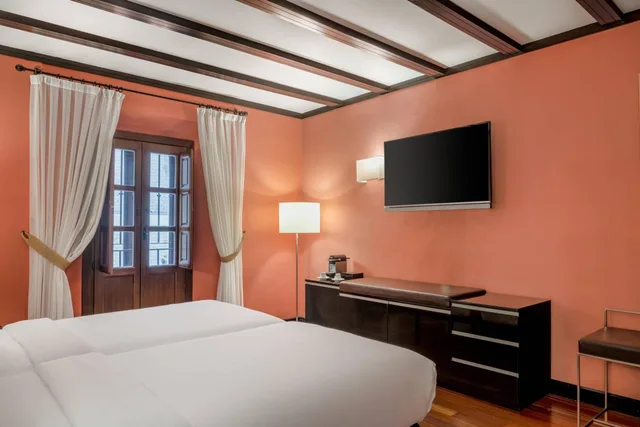 غرفة سوبيريور بسريرين منفصلين وسرير كينج، Hotel Palacio de Santa Paula Autograph Collection 2/6