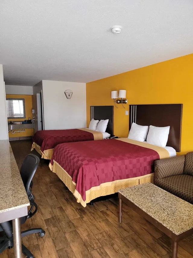 Standard, 2 Queen Beds, Texas Inn & Suites Raymondville 3/10