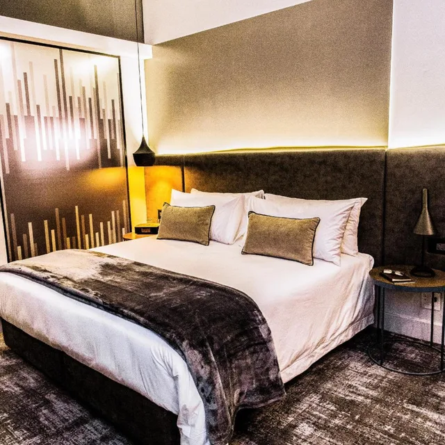 جناح سوبيريور بسرير كينج، The Capital Mirage 7/10