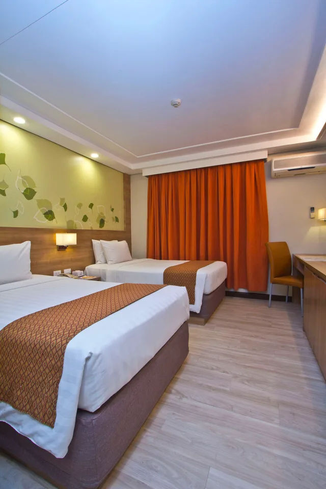 غرفة ديلوكس، Crown Regency Hotel Makati 2/3