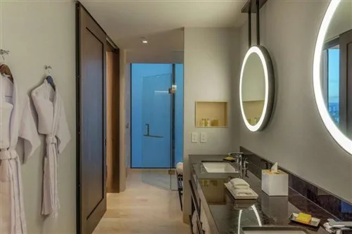 غرفة ديلوكس بسرير كينج لذوي الإعاقة، Hilton Guadalajara Midtown 1/1