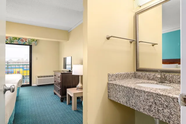 Suite, Queen Bed, Sofa, Pet Friendly, Accessible, Cayman Suites Hotel 6/6