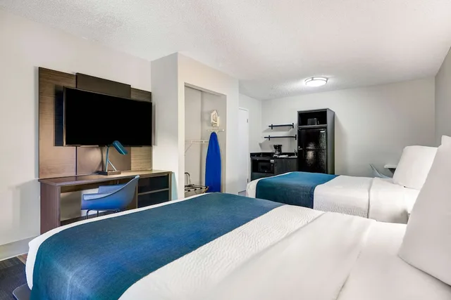 Standard, 2 Queen Beds, Studio6 Mountlake Terrace, WA - Seattle 4/6
