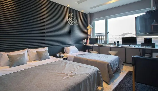 غرفة بسرير مزدوج وسرير فردي، Jk Hotel 3/10