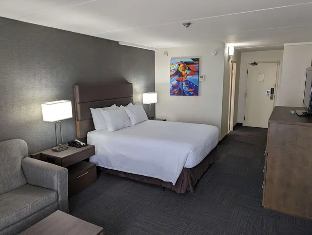 غرفة قياسية بسرير كينج وسرير كوين، Best Western Plus Toronto Airport Hotel 3/5