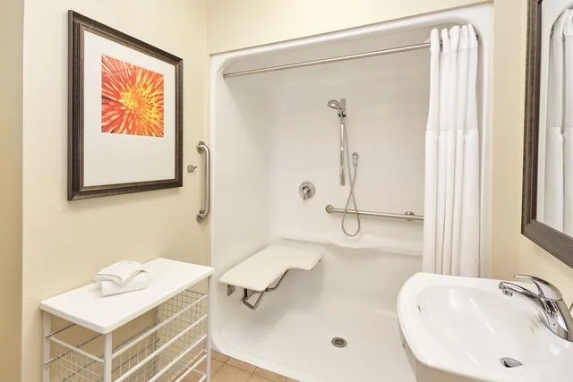 جناح استوديو بسرير مزدوج بمطبخ، STAYBRIDGE SUITES LINCOLNSHIRE 2/2