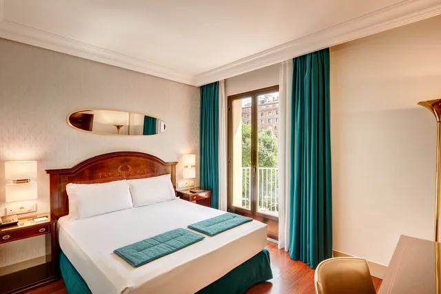 Room, Single, Double Bed, Square View, Sercotel Gran Hotel Conde Duque 3/8