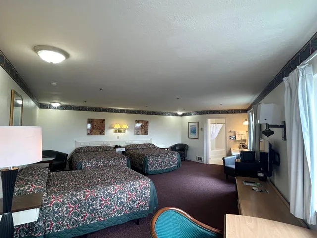 غرفة قياسية ثلاثية، Bayview Inn 4/8